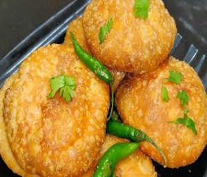 Palak Pyaaj Ki Kachori Recipe