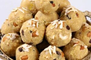 Atta Gond Laddu Recipe