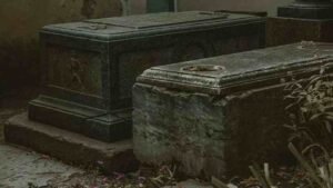 Unique Living Tomb Story