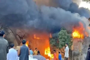 massive-fire-in-lucknow-bijnor-warehouse