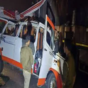 agra lucknow expressway bus crash