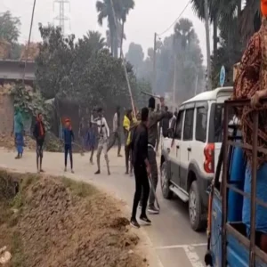 chhapra sand mafia attack police mining team