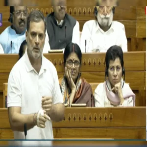 rahul gandhi hand injury parliament