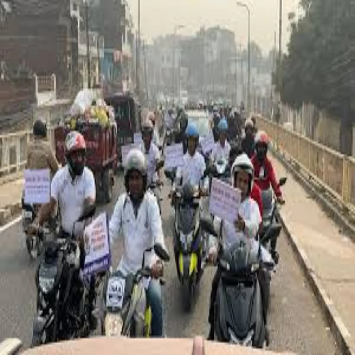 Roadsafety Roadsafety Uttrakhnd Men Paidl Yatriyon