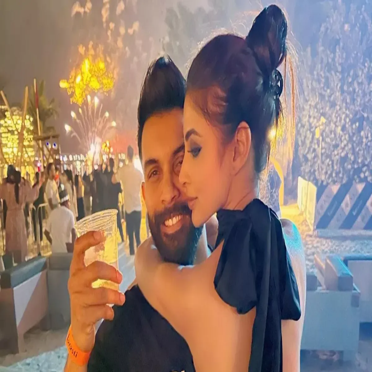 Mouniroy Mouniroy Soshl Midiya Gtividhiyon Bdhin