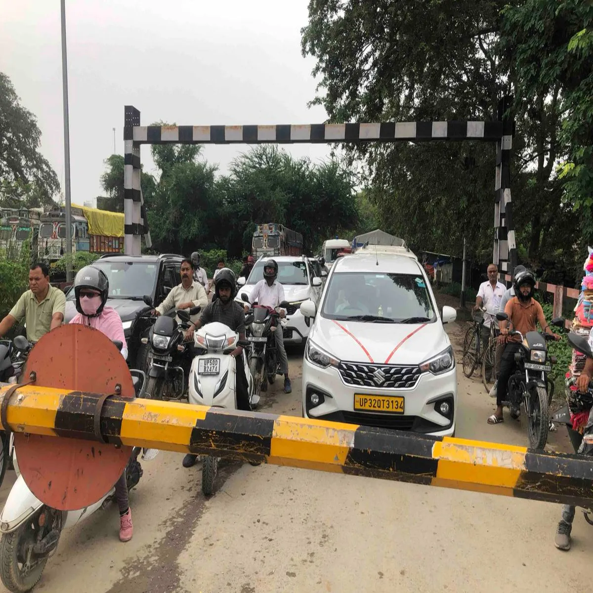 Railwayalert Railwayalert Mokama Rel Phatk Getmain
