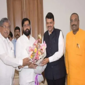 fadnavis pm bid thackeray support
