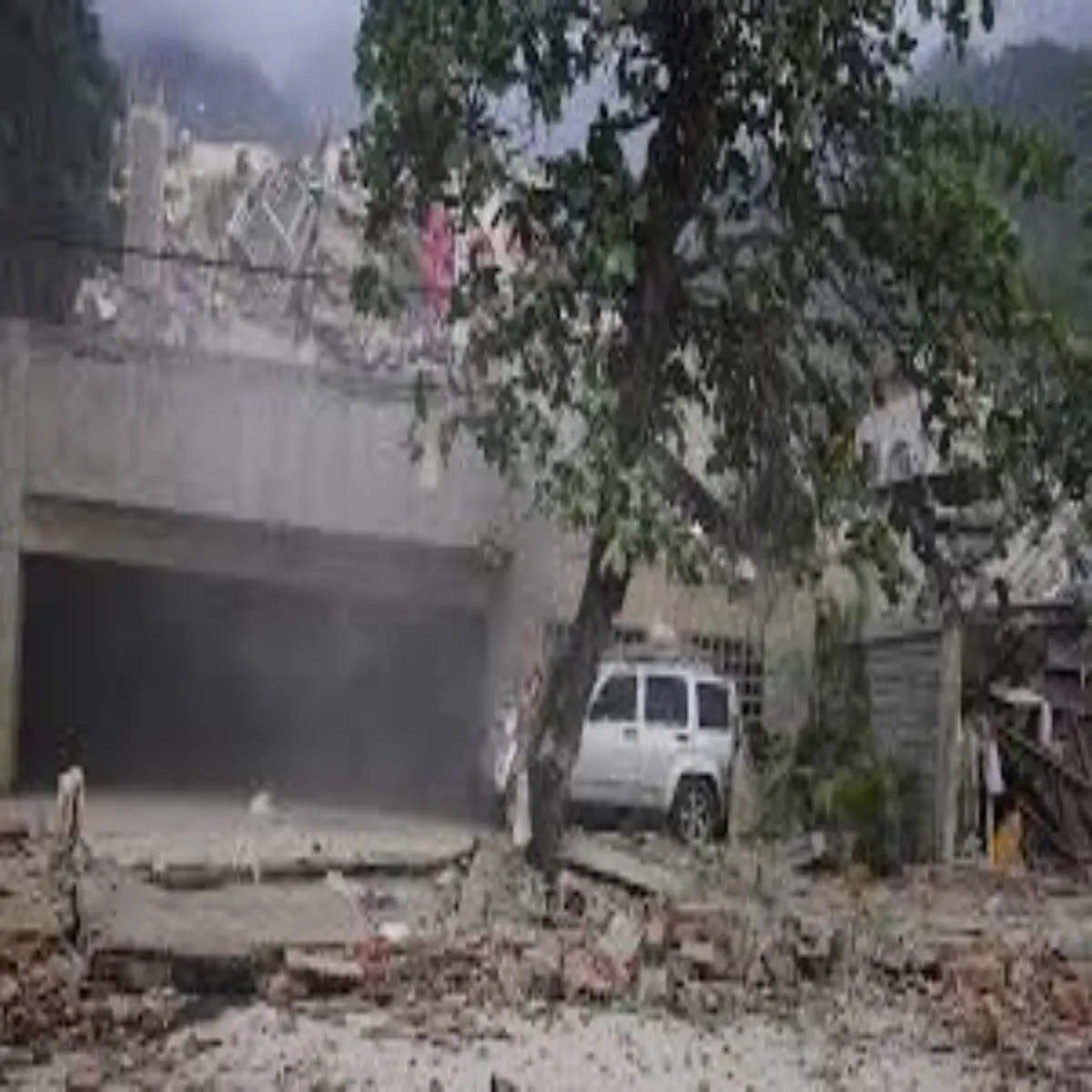 Earthquake Earthquake Venejuela Men Bhish Bhuknpon