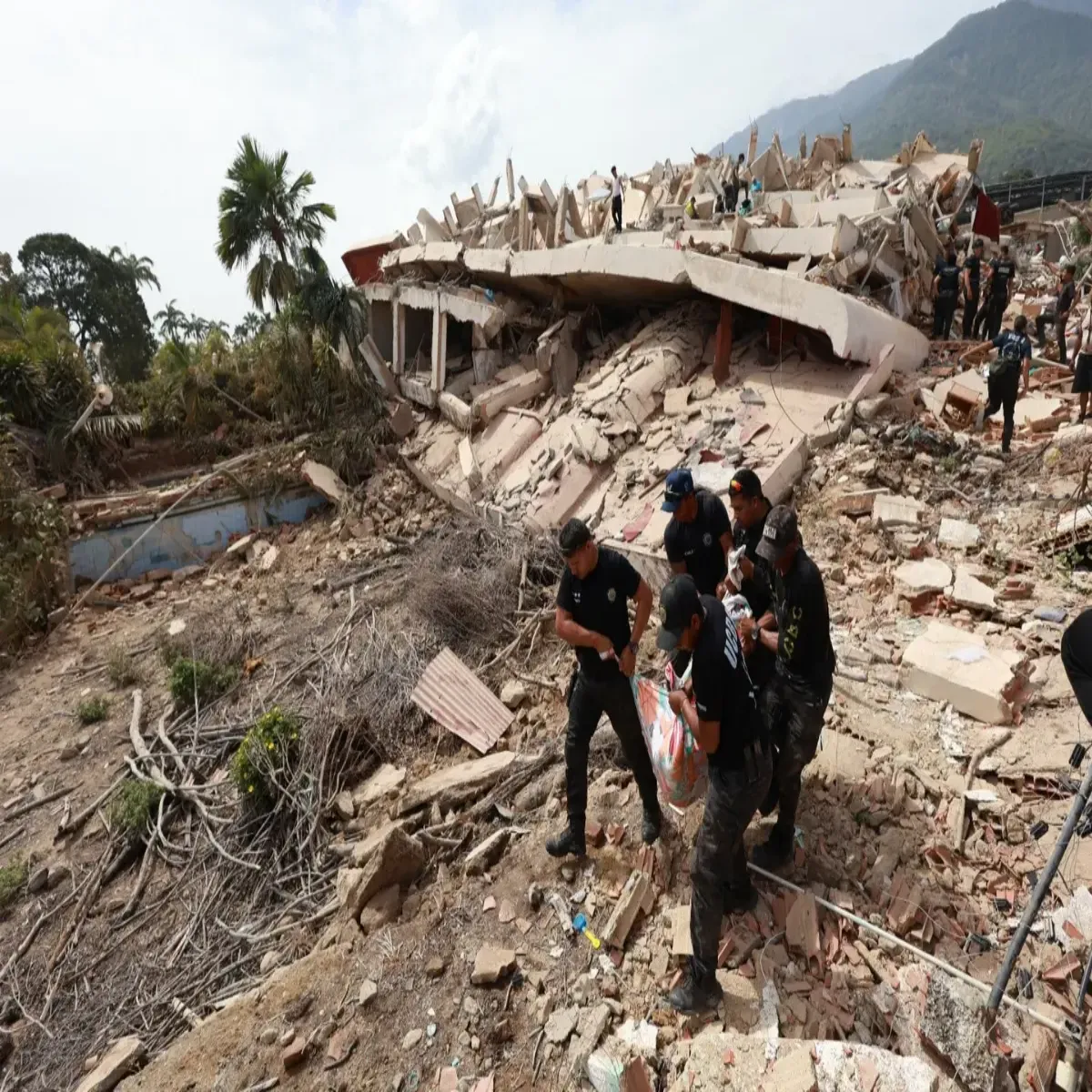 Earthquake Earthquake Venejuela Men Bhish Bhuknp