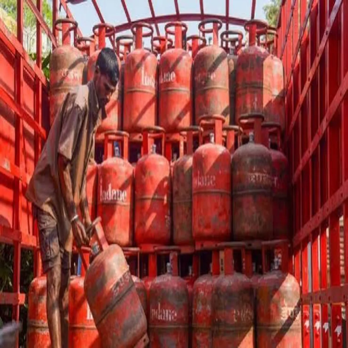 Crudeoil Crudeoil Vaishvik Tnav Bich Kchche