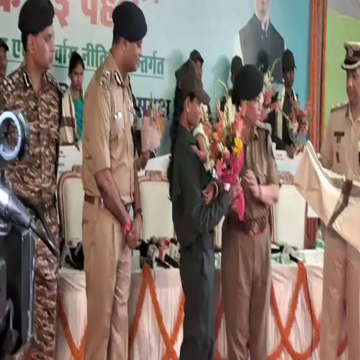 Naxalsurrender Naxalsurrender Jharkhnd Men Maovadi Kaidron