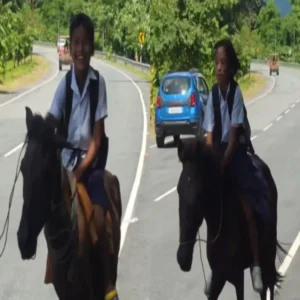 newsvideo school children horse ride