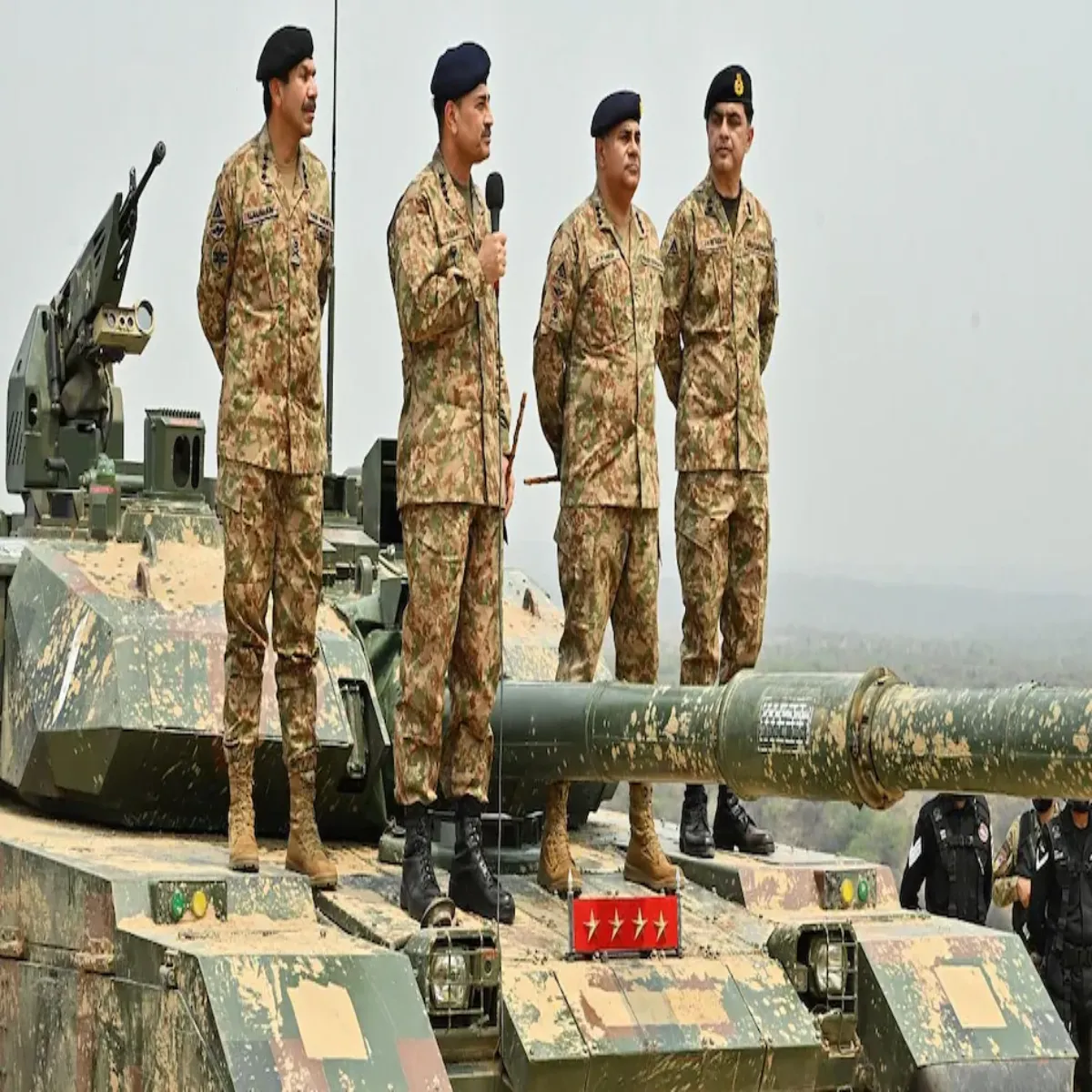 Pakistan Pakistan Purv Singapur Rajnyik Chunautiyon